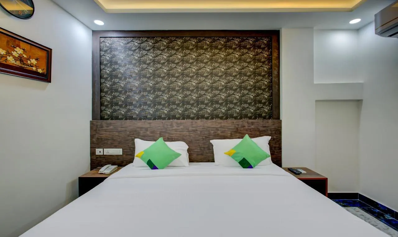 Treebo Love Shore Residency, 290 M From Lakeshore Hospital Kochi 印度