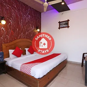 Hotel Oyo 73902 Vyttila Residency, Kochi
