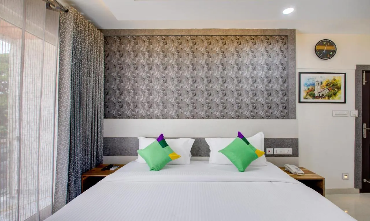 Hotel Treebo Love Shore Residency, 290 M From Lakeshore Hospital Kochi