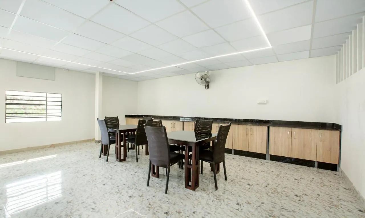 *** Hotel Treebo Love Shore Residency, 290 M From Lakeshore Hospital Kochi India