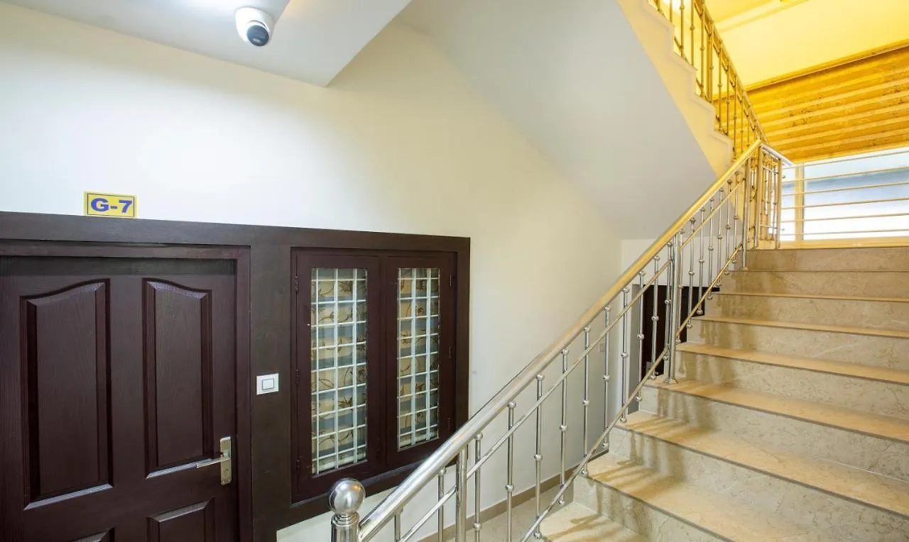 Treebo Love Shore Residency, 290 M From Lakeshore Hospital Kochi 3*,