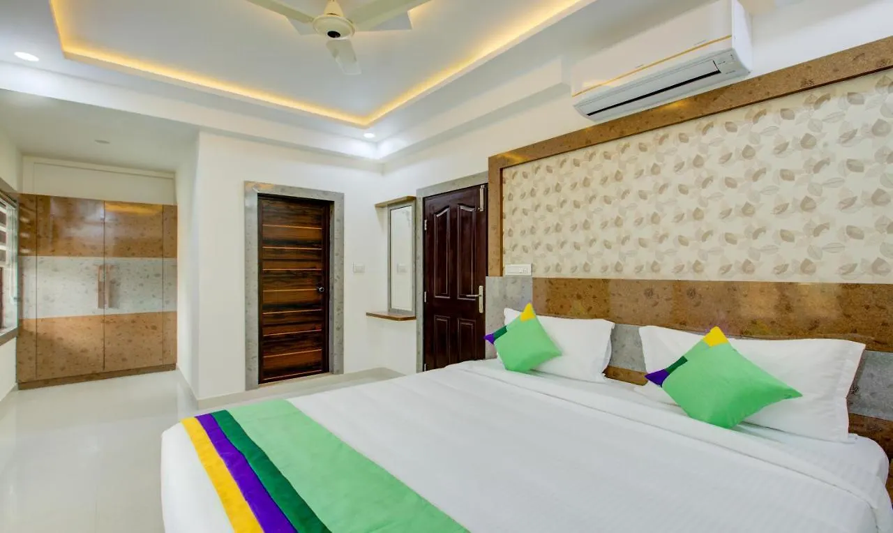 *** Hotel Treebo Love Shore Residency, 290 M From Lakeshore Hospital Kochi India
