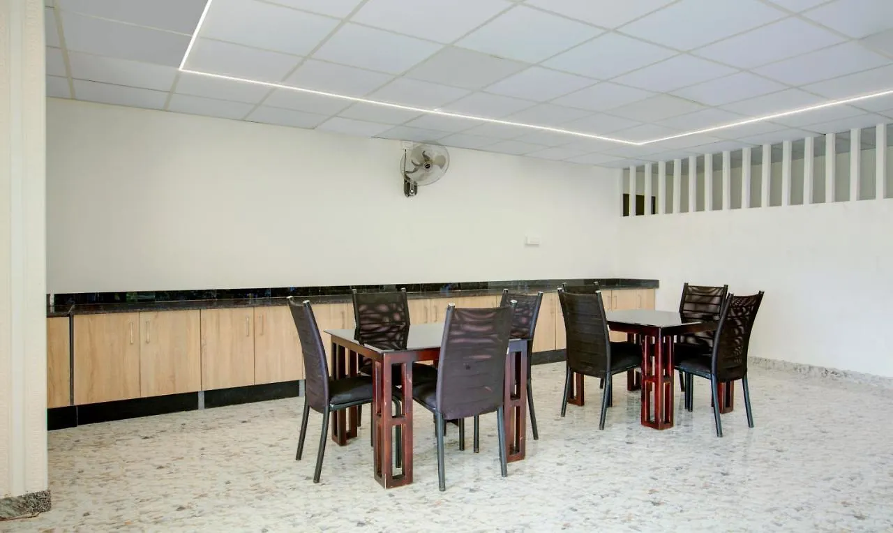 Treebo Love Shore Residency, 290 M From Lakeshore Hospital Kochi