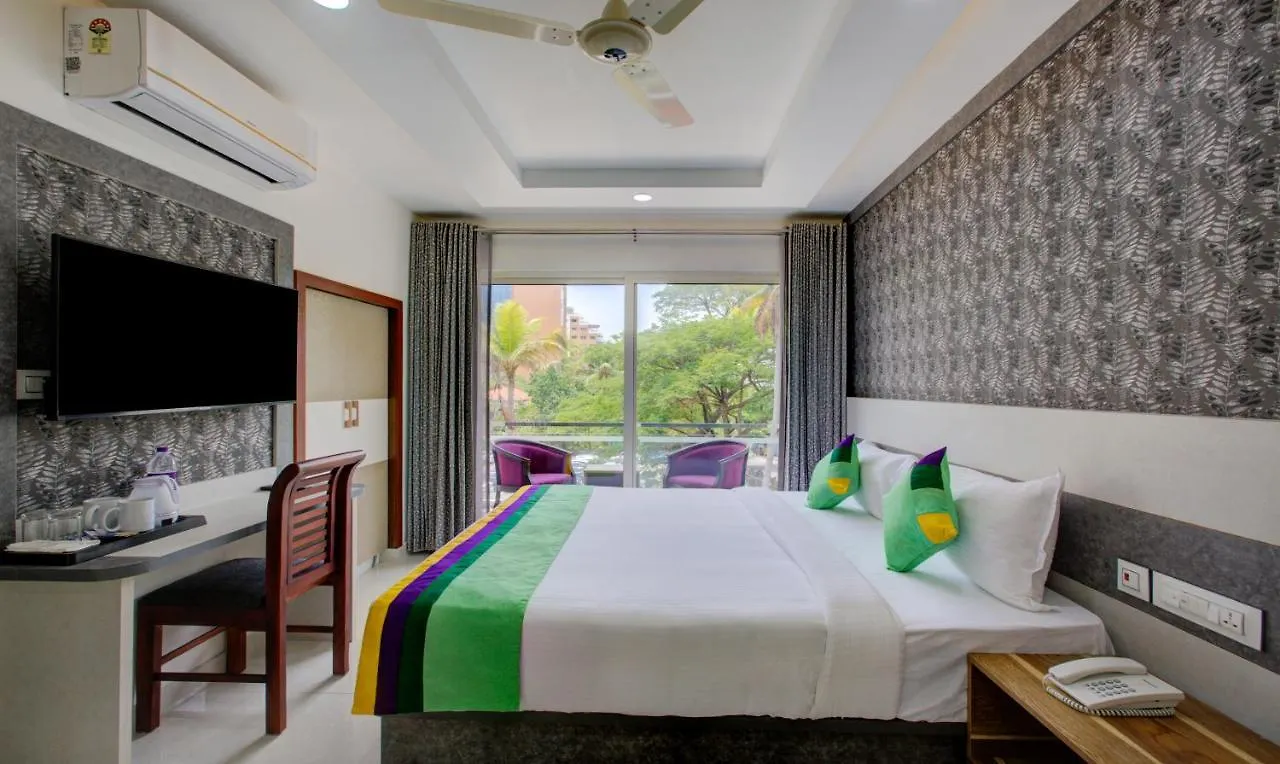 Treebo Love Shore Residency, 290 M From Lakeshore Hospital Kochi Hotel