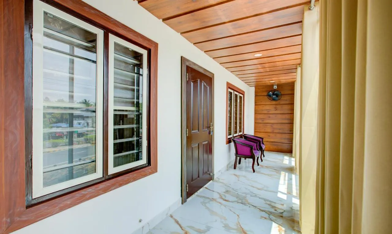 Treebo Love Shore Residency, 290 M From Lakeshore Hospital Kochi 3*,  India