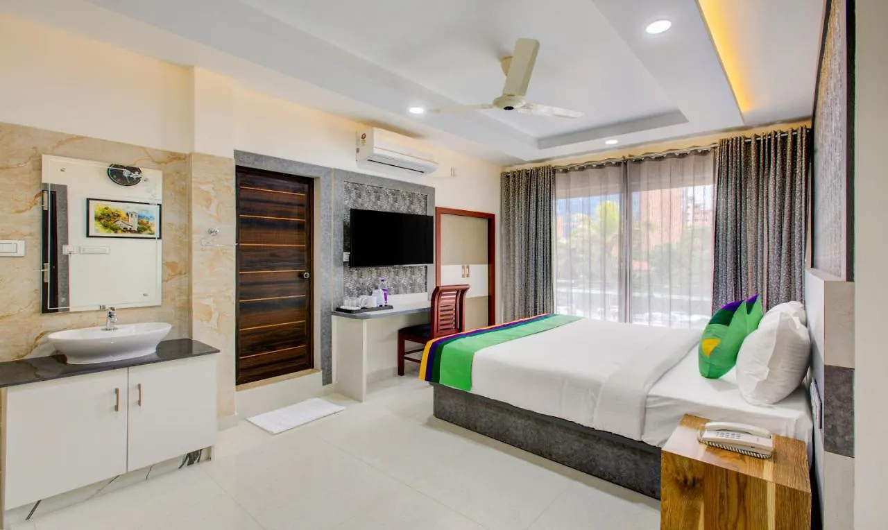 Treebo Love Shore Residency, 290 M From Lakeshore Hospital Kochi India