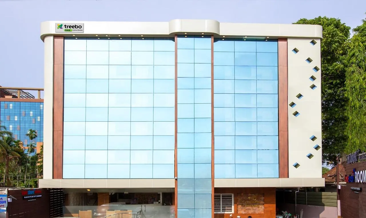 Treebo Love Shore Residency, 290 M From Lakeshore Hospital Kochi Hotel