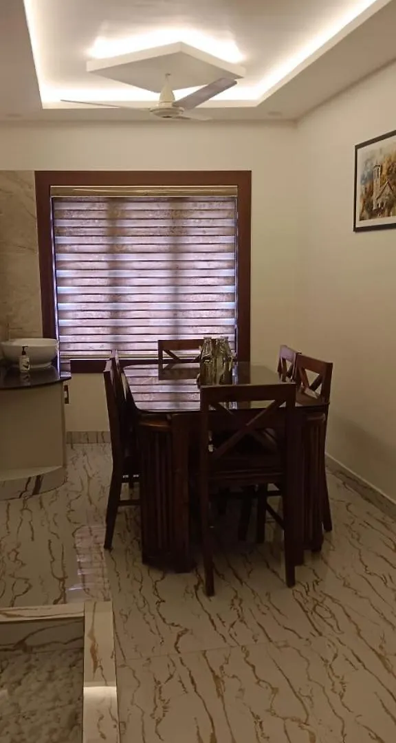 Treebo Love Shore Residency, 290 M From Lakeshore Hospital Kochi 3*,  India