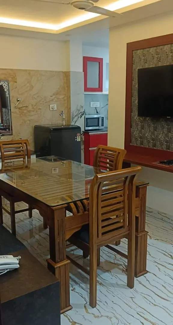 Treebo Love Shore Residency, 290 M From Lakeshore Hospital Kochi Hotel