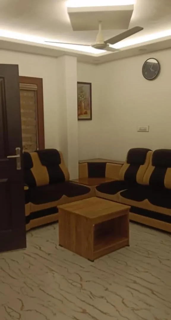 Treebo Love Shore Residency, 290 M From Lakeshore Hospital Kochi